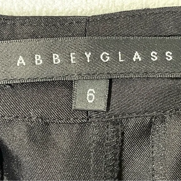 Abbey Glass Women’s Black High-Waisted Shorts. Size 6