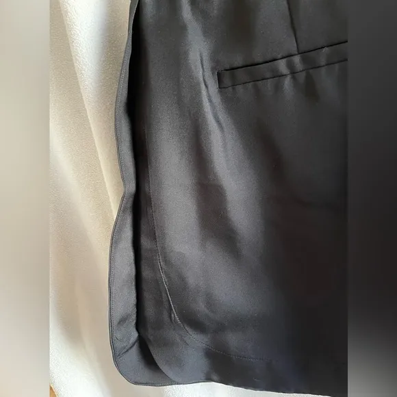 Abbey Glass Women’s Black High-Waisted Shorts. Size 6