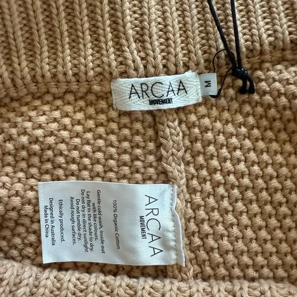 ARCAA Movement Bly chunky cable knit organic cotton shorts Medium beige NWT