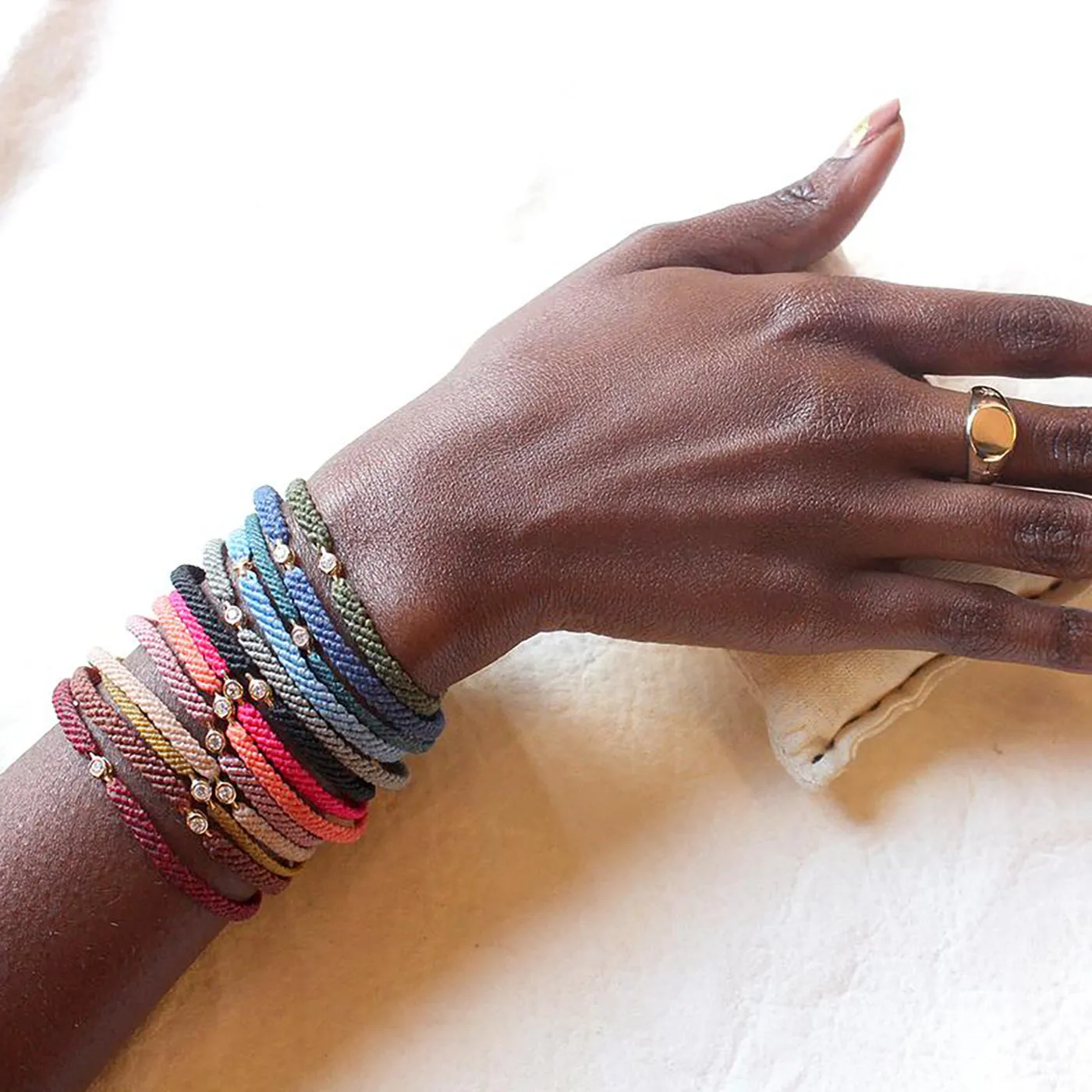 Classic red woven bracelet with diamond