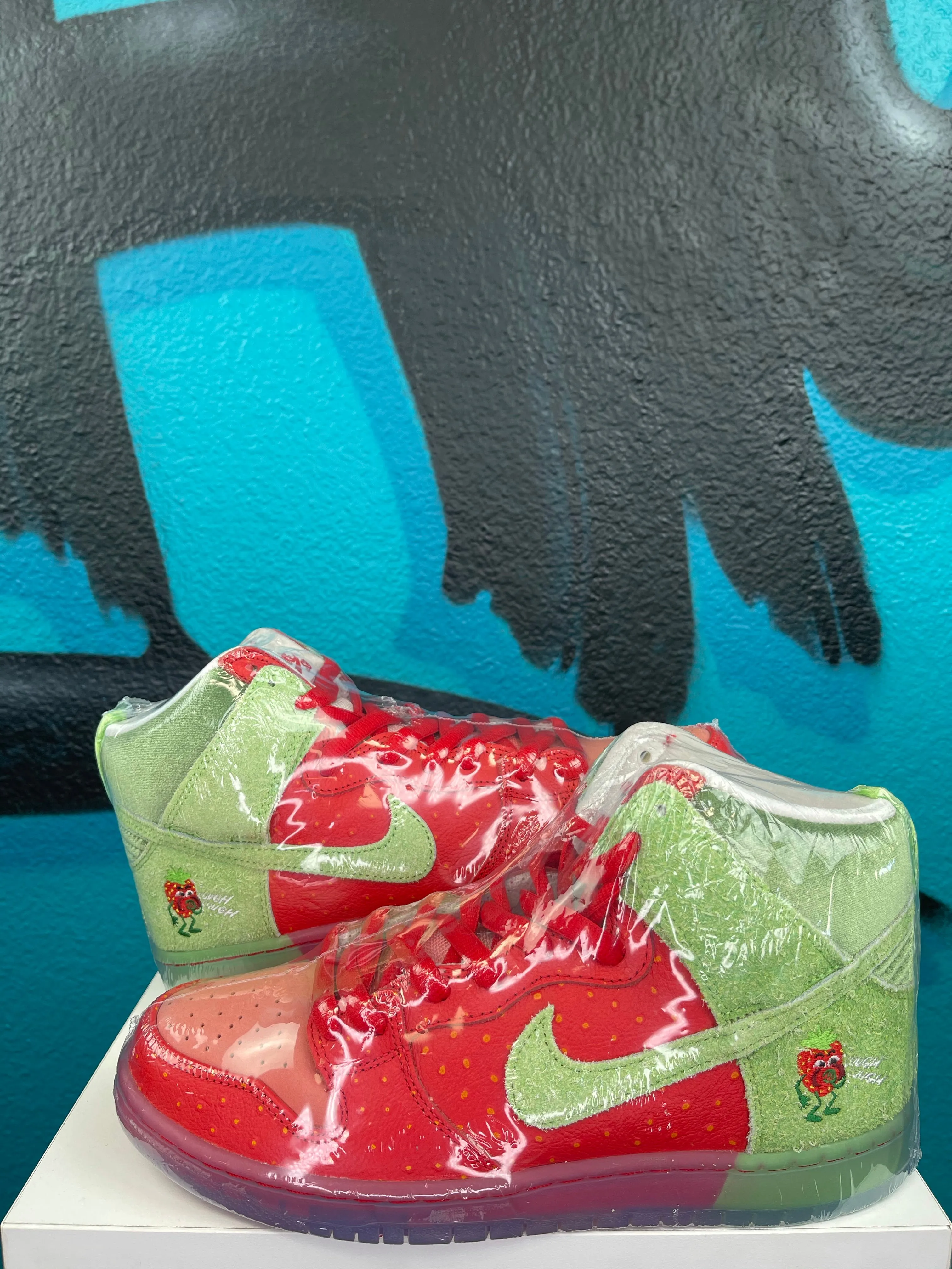 Dunk High SB 'Strawberry Cough'