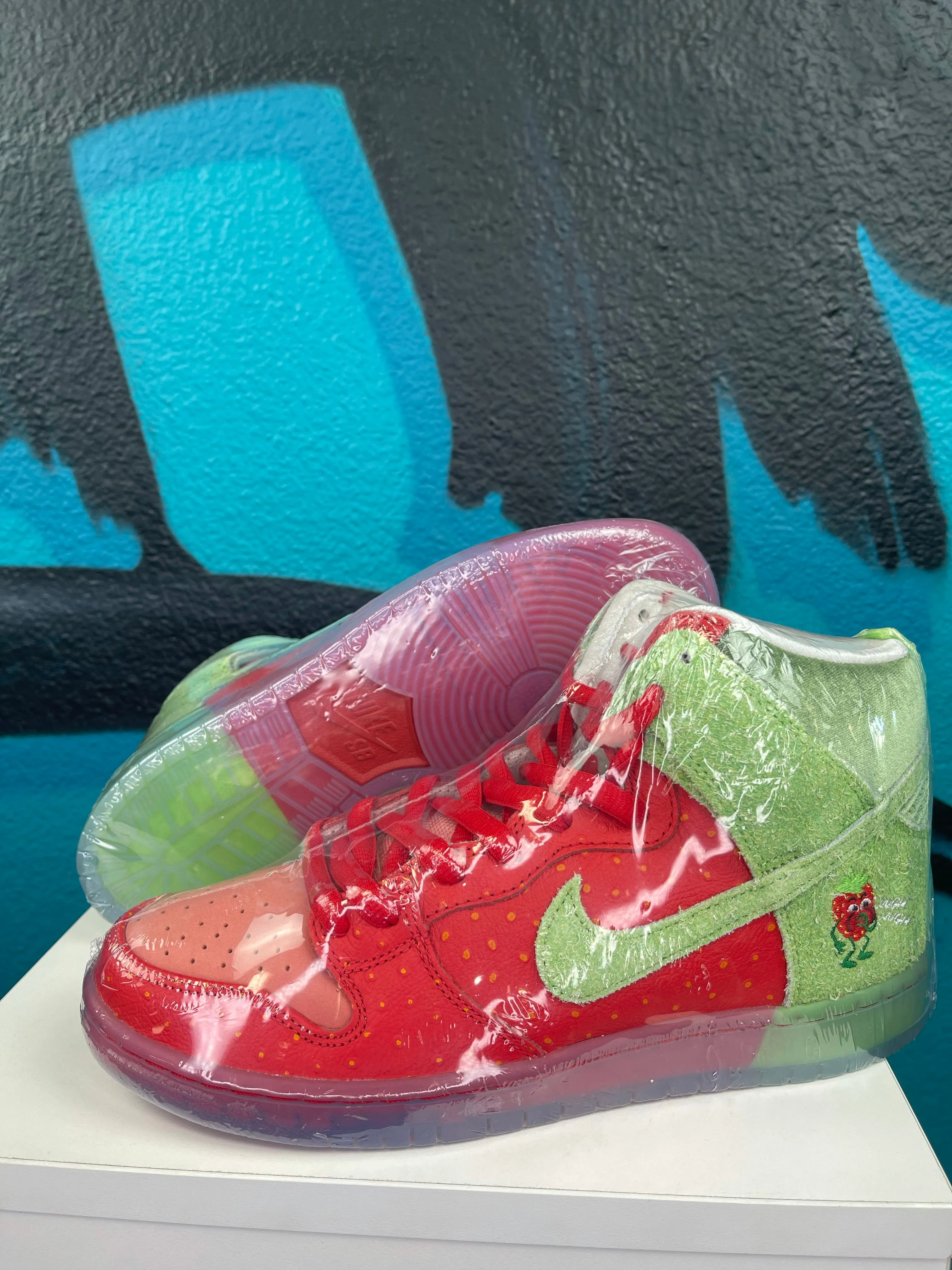 Dunk High SB 'Strawberry Cough'