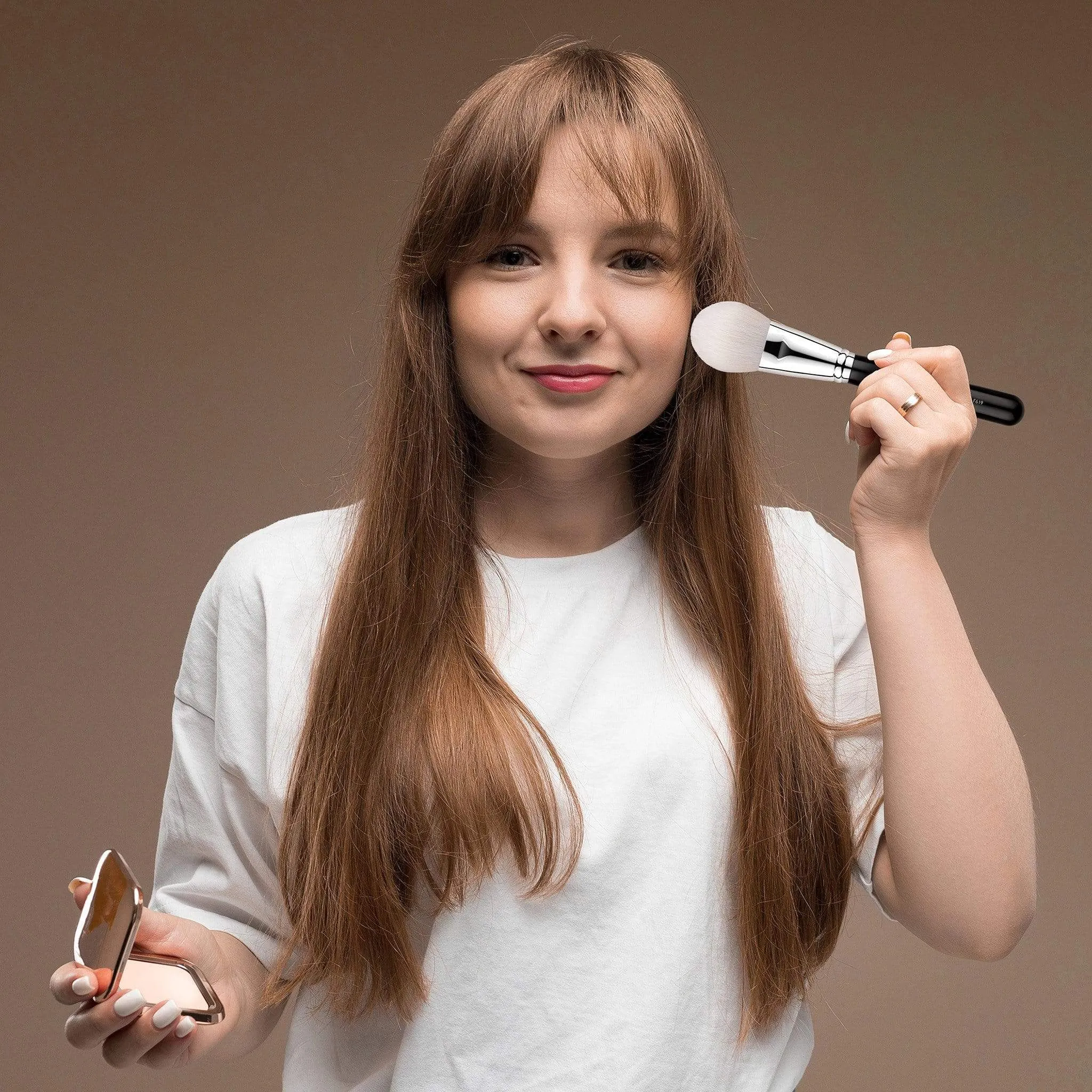 F619 - LARGE POWDER BRUSH