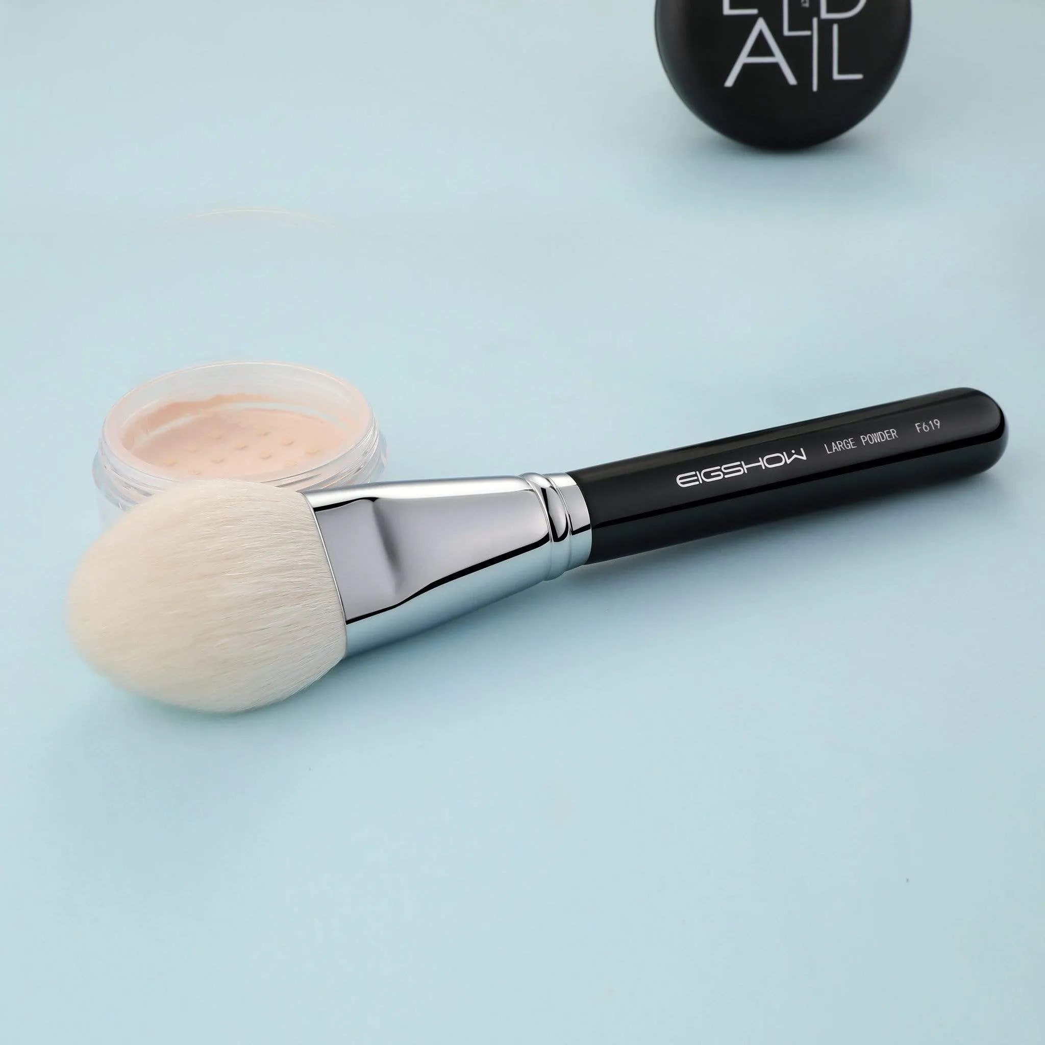 F619 - LARGE POWDER BRUSH