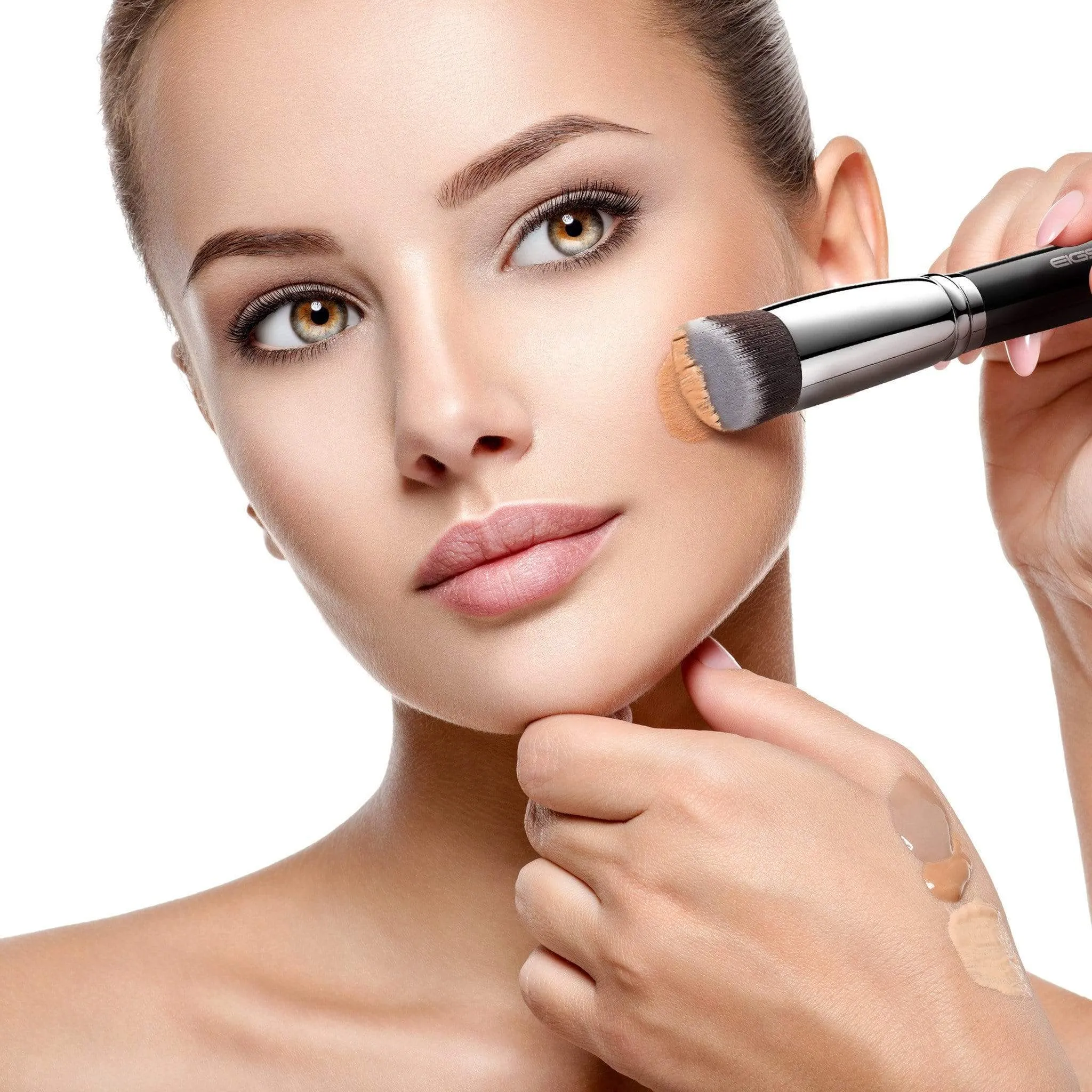 F624 - ANGLED FOUNDATION BRUSH