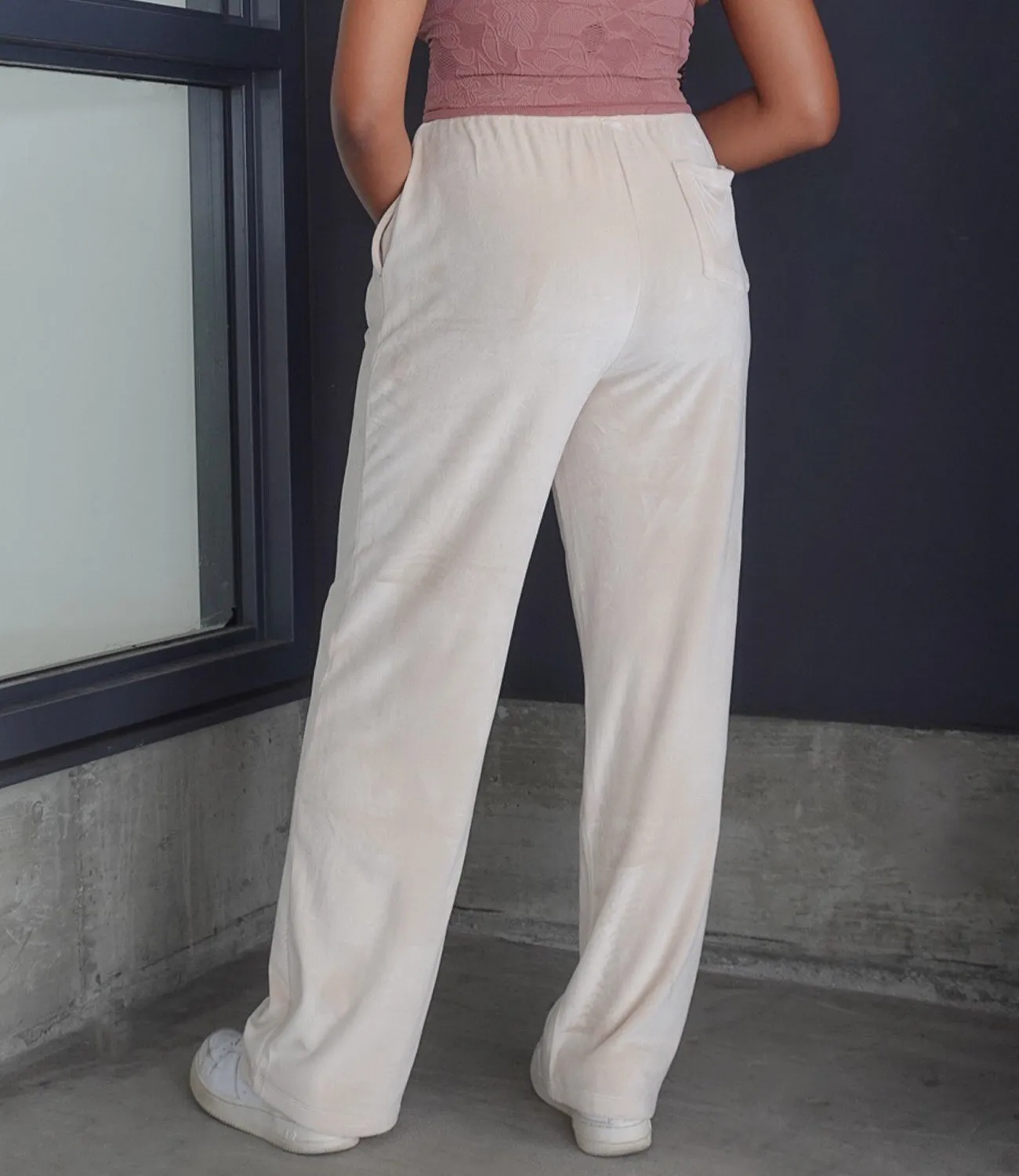 Home For The Holidays Velour Pants(Sand)