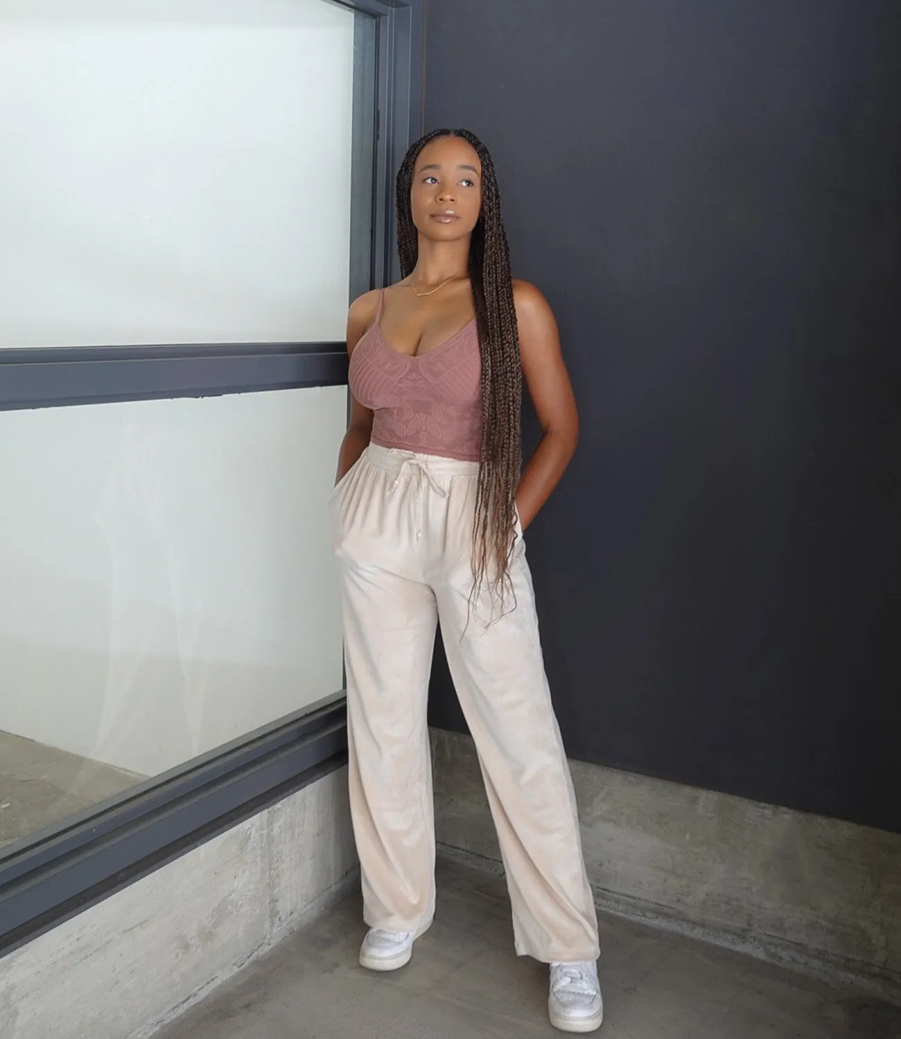 Home For The Holidays Velour Pants(Sand)