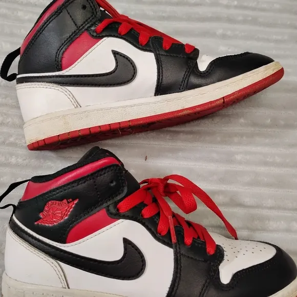 Kids Nike Air Jordan 1 Mid Black and Red Sneakers Size 1.5y
