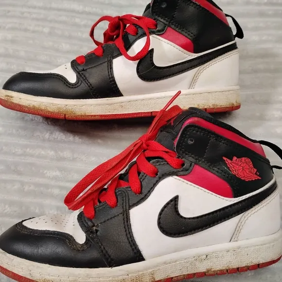 Kids Nike Air Jordan 1 Mid Black and Red Sneakers Size 1.5y