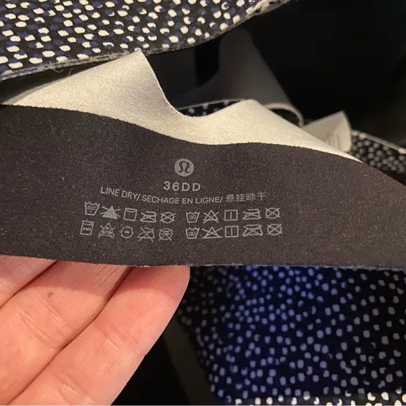 Lululemon Enlite Bra Zip Front Black and White Sports Bra. NWOT. Size 36DD.