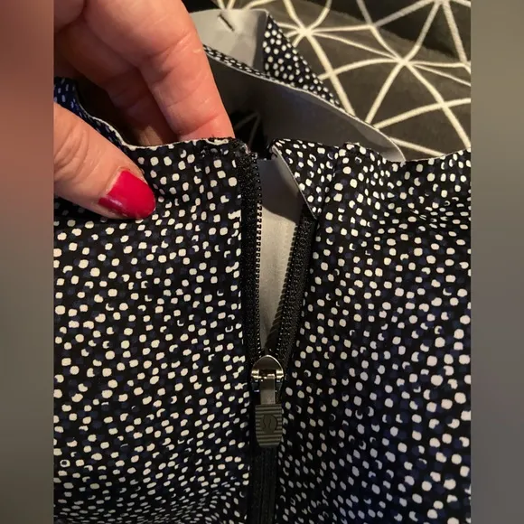 Lululemon Enlite Bra Zip Front Black and White Sports Bra. NWOT. Size 36DD.
