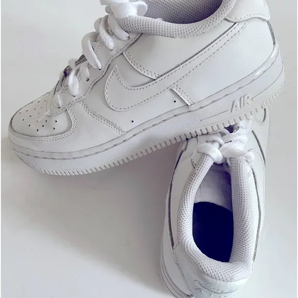 ✔️NIKE Air Force 1 “07 Sneakers Size 4Y
