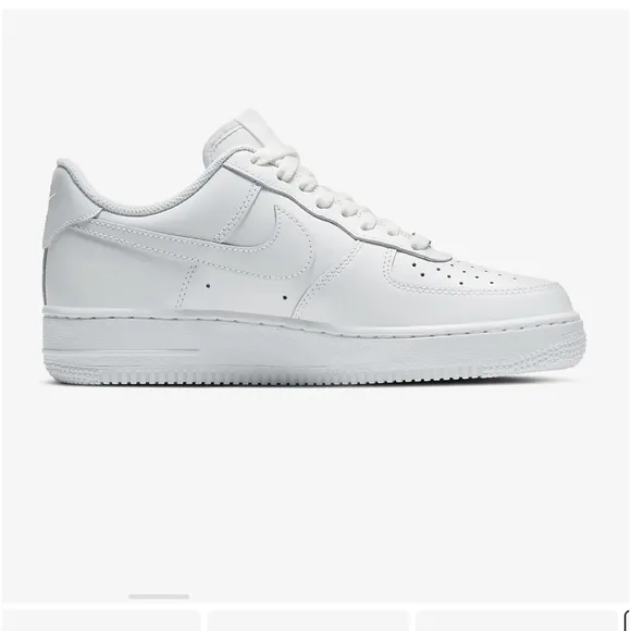 ✔️NIKE Air Force 1 “07 Sneakers Size 4Y