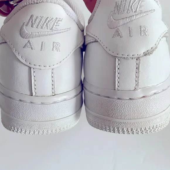 ✔️NIKE Air Force 1 “07 Sneakers Size 4Y