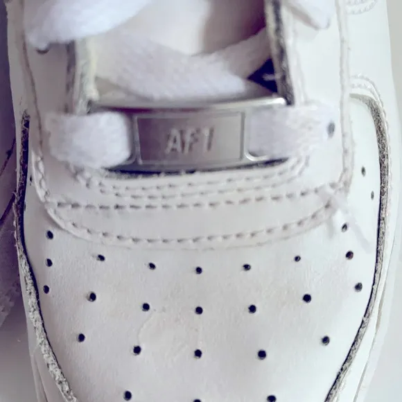 ✔️NIKE Air Force 1 “07 Sneakers Size 4Y