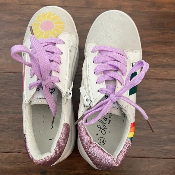NWOT Lola   The Boys Colorful Star Sneakers with Rainbow Detail-Size 3