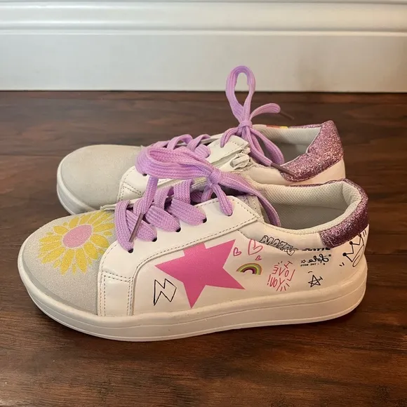 NWOT Lola   The Boys Colorful Star Sneakers with Rainbow Detail-Size 3