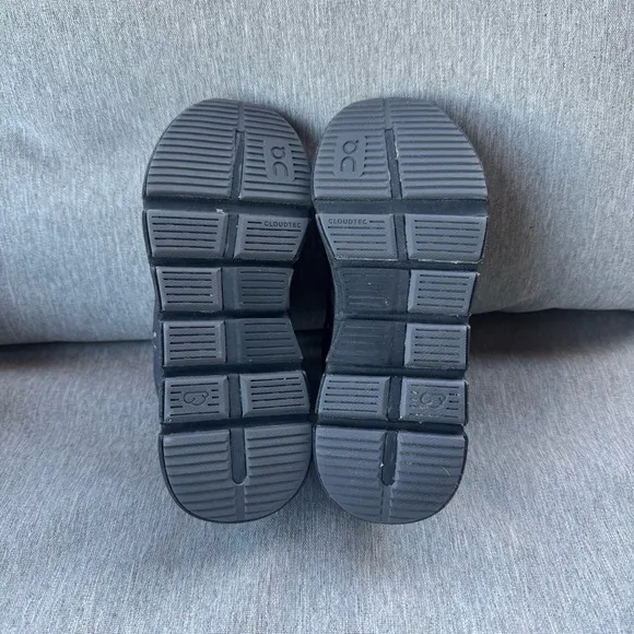 On Cloud Play Kids Black Sneakers - size 12