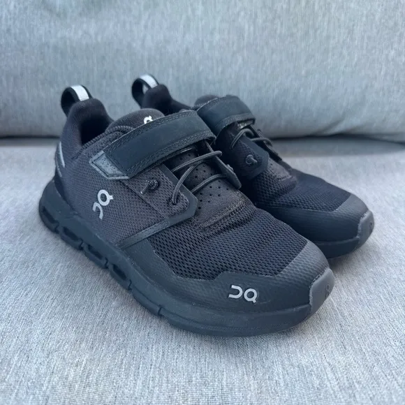 On Cloud Play Kids Black Sneakers - size 12