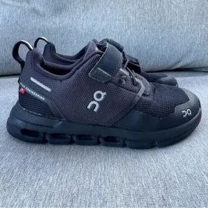 On Cloud Play Kids Black Sneakers - size 12