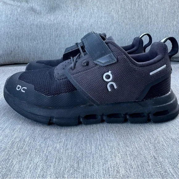 On Cloud Play Kids Black Sneakers - size 12