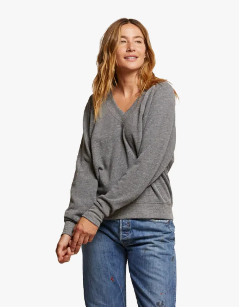 Perfect White Tee Dakota Fleece Long Sleeve V Neck Sweatshirt in Dark Heather Grey