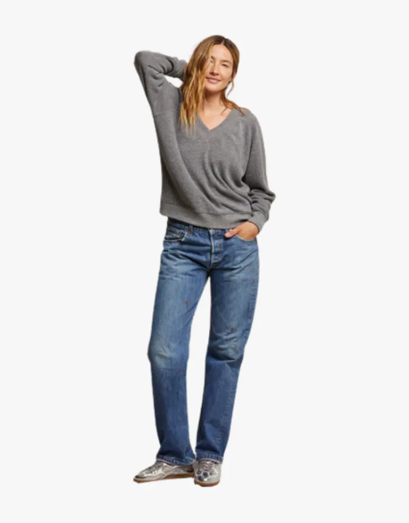Perfect White Tee Dakota Fleece Long Sleeve V Neck Sweatshirt in Dark Heather Grey