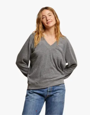 Perfect White Tee Dakota Fleece Long Sleeve V Neck Sweatshirt in Dark Heather Grey