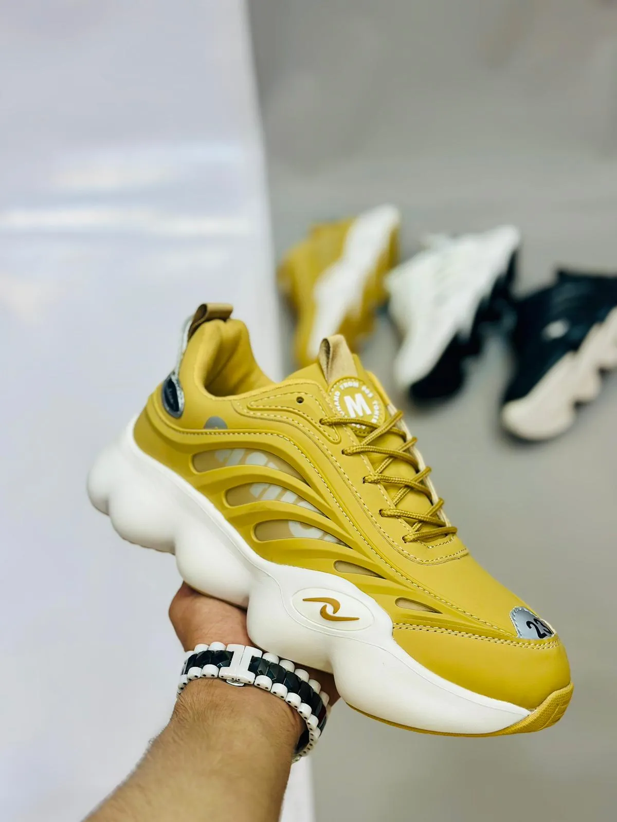 Tom 23 - Cyber Yellow