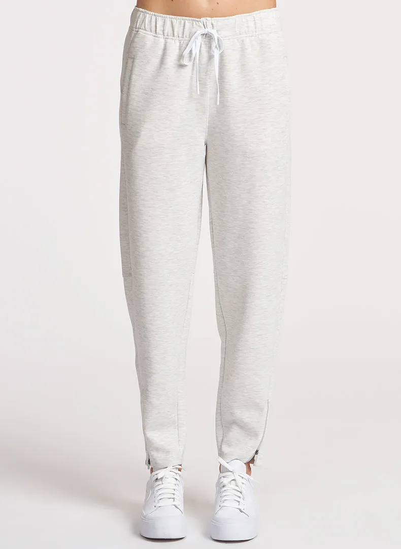 Ultraluxe Barrel Leg Zip Pant